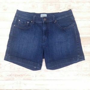 Levis 515 mid rise midi length denim shorts size 6